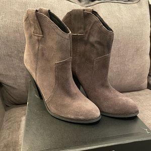 Kenneth Cole Sparta Gray Suede Water + Stain Resistant Booties Boots 7.5 NIB NWT